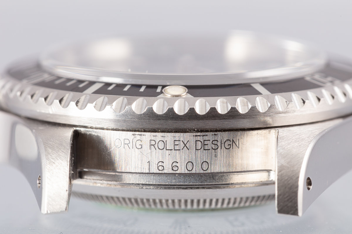 Rolex no serial number between lugs